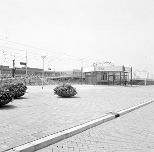 150782 Gezicht op het N.S.-station Vlaardingen West te Vlaardingen.